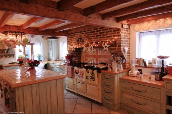 Christmas-Kitchen-1-Cherry-Menlove